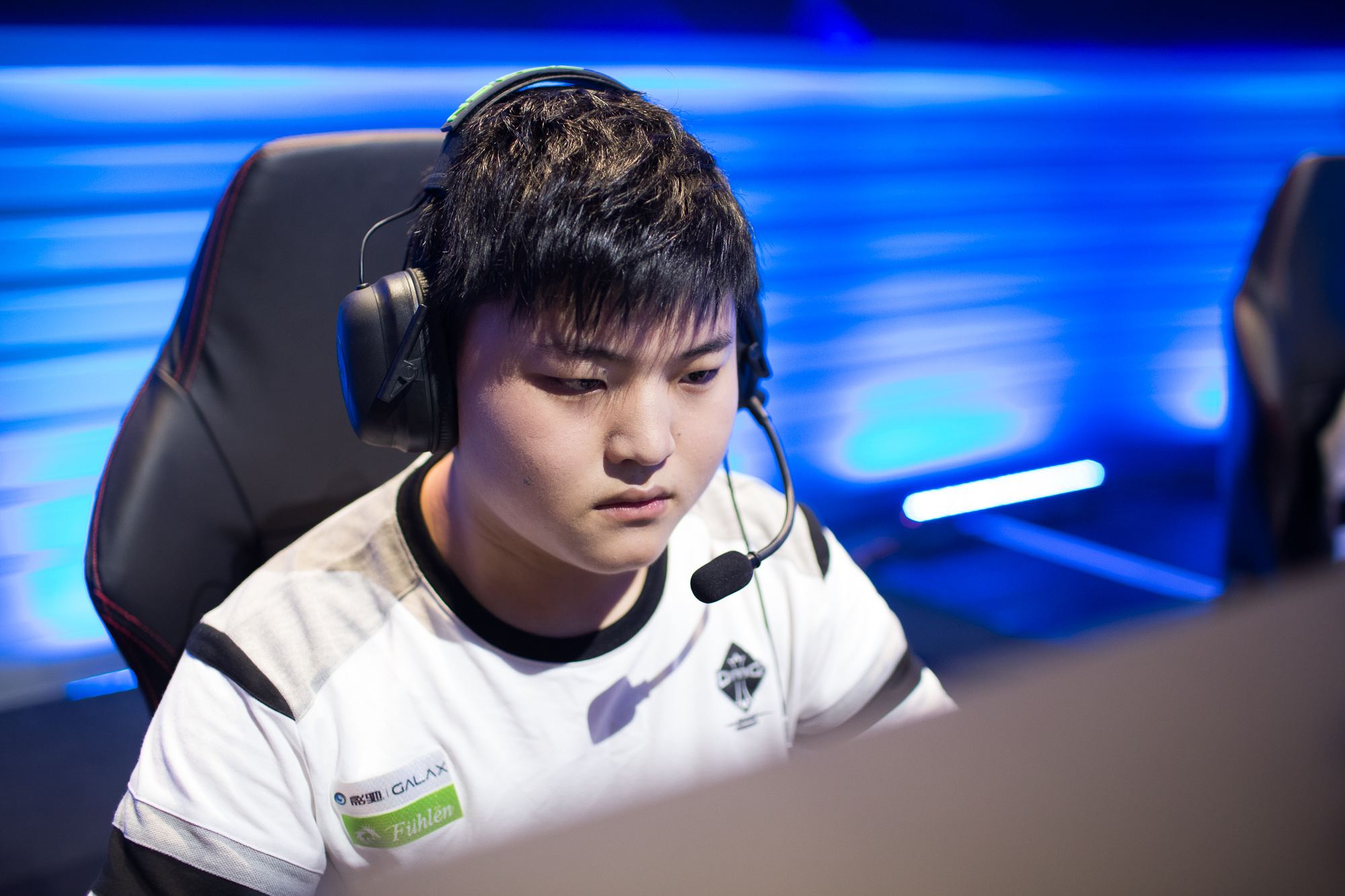 战略调整取 战略调整取